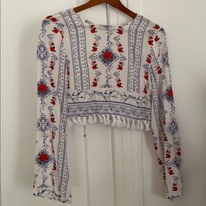 Flare sleeve cropped shirt